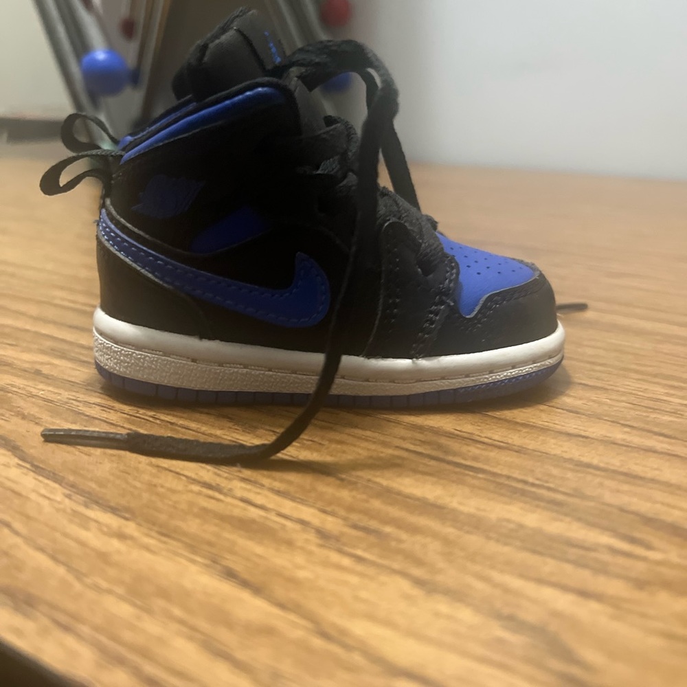 Jordan 1s - Picture 4 of 6